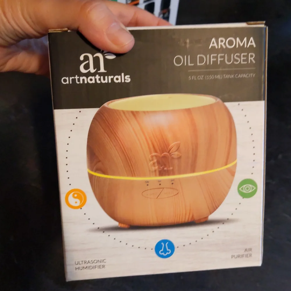 ART NATURALS OIL DIFFUSER + 6 ESSENTIAL OIL BUNDLE